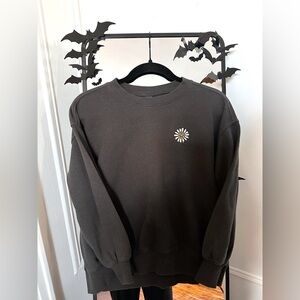 Old Navy Kids Charcoal Crewneck Sweatshirt with Daisy – Size L (10–12)